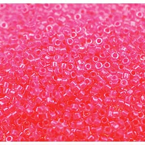 DB2035 - Miyuki Delica Beads - luminous wild strawberry